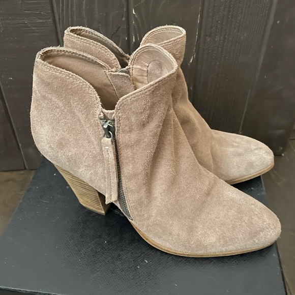 DOLCE VITA Size 11 Lanie Suede Taupe double zipper booties block heel - Picture 3 of 8